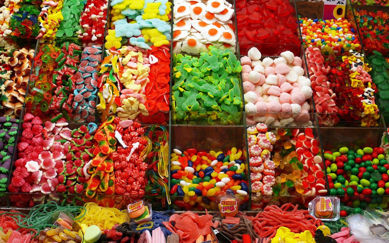 Welcome to the CandyShop, everything is sweet, except Dani ♥